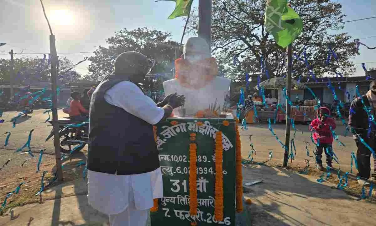 Hazaribagh News : झामुमो नेता संजीव बेदिया स्व. जागो मांझी की 31वीं पुण्यतिथि में हुए शामिल