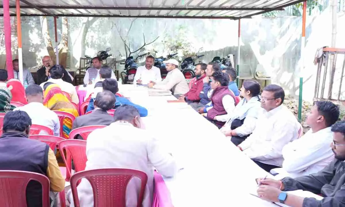 Palamu News : नगर निगम चुनाव 2026 को लेकर व्यय प्रेक्षक ने उम्मीदवारों संग की बैठक