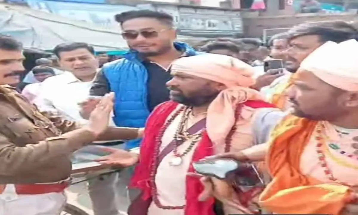 डिमना रोड पर दो संदिग्ध बाबा हिरासत में, ठगी कनेक्शन की जांच