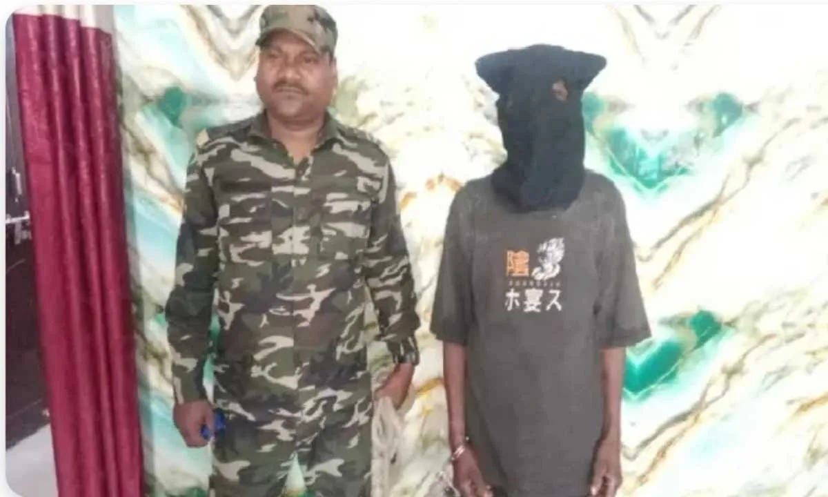 Chaibasa News : पारिवारिक विवाद में छोटे भाई ने बड़े भाई की टांगी से की हत्या 