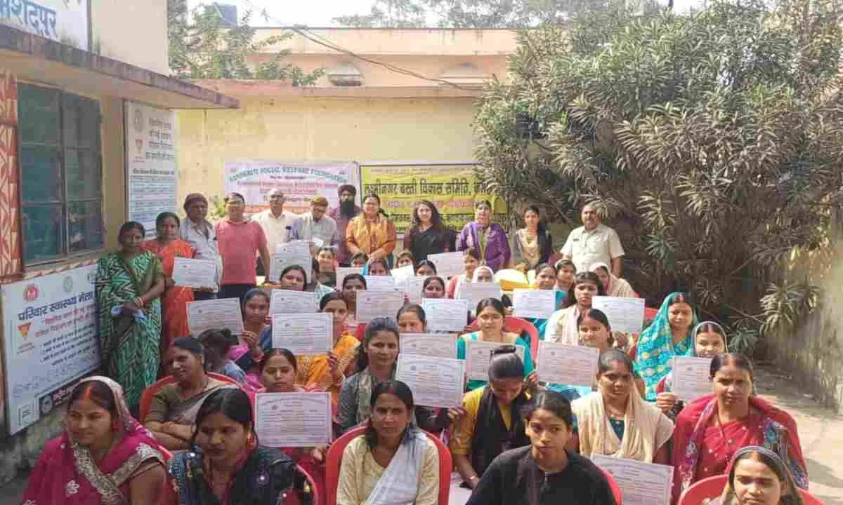 वर्मामाइंस लक्ष्मीनगर की 60 महिलाएं बनीं आत्मनिर्भर, संस्कृति फाउंडेशन ने दिया सिलाई प्रशिक्षण