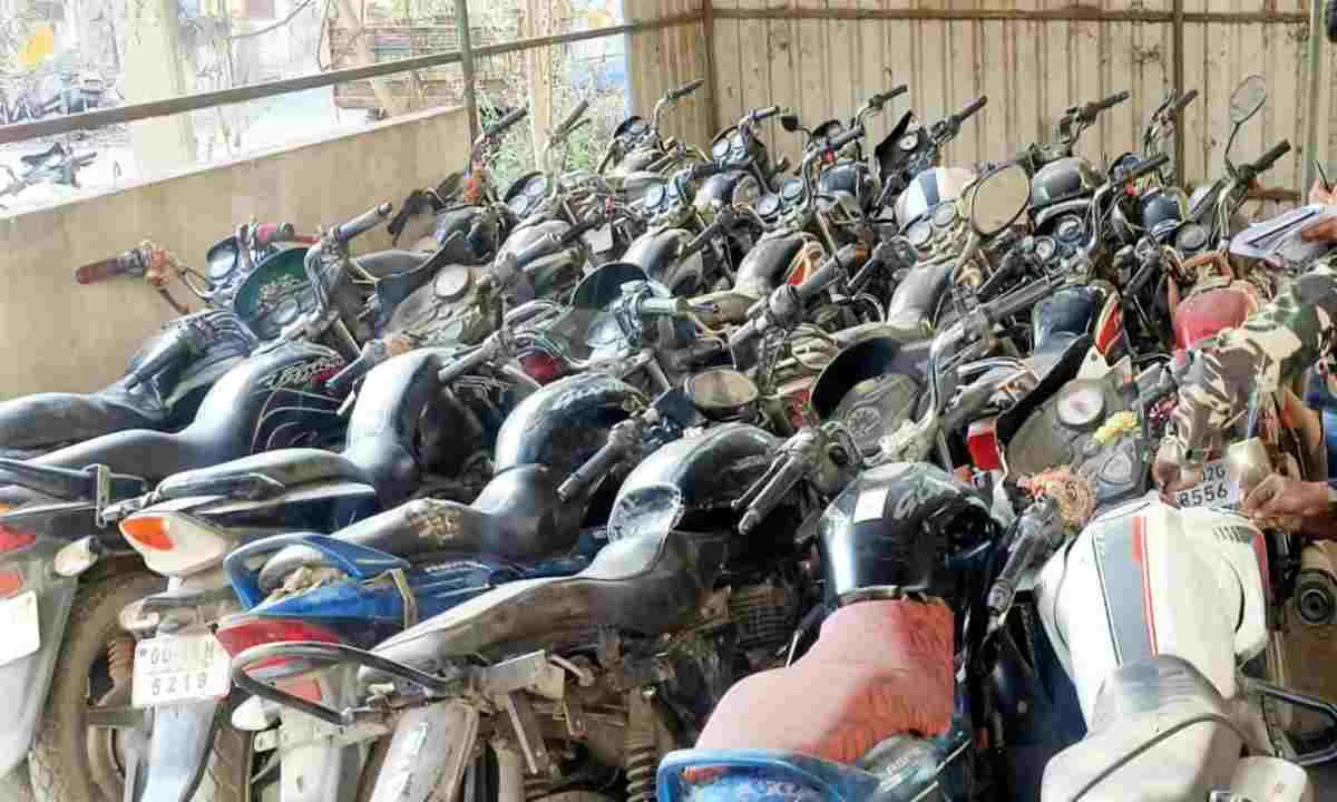 हजारीबाग में बाइक चोर गिरोह पर पुलिस का शिकंजा, 27 मोटरसाइकिल जब्त