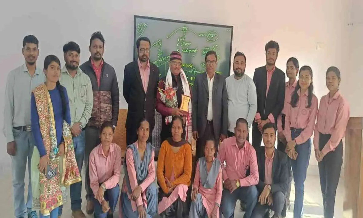 काठमांडू में ‘मातृभाषा रत्न’ से सम्मानित डॉ. बीरेन्द्र कुमार महतो का टीआरएल संकाय में अभिनंदन