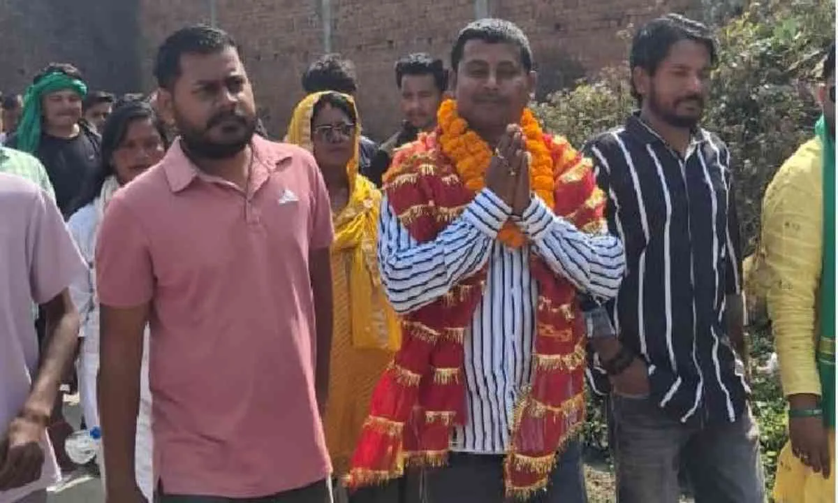 चास में मेयर प्रत्याशी उमेश ठाकुर का धुआंधार जनसंपर्क अभियान