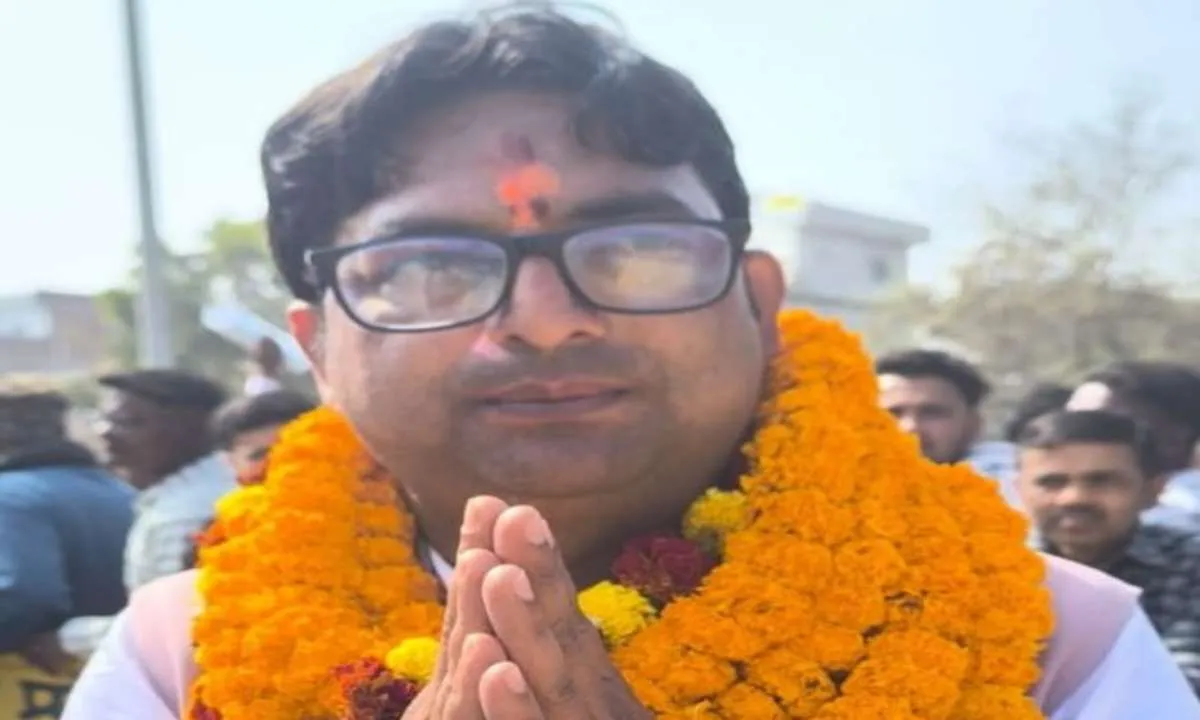 झुमरीतिलैया नगर परिषद चुनाव में अध्यक्ष पद के लिए 7 प्रत्याशियों ने किया नामांकन