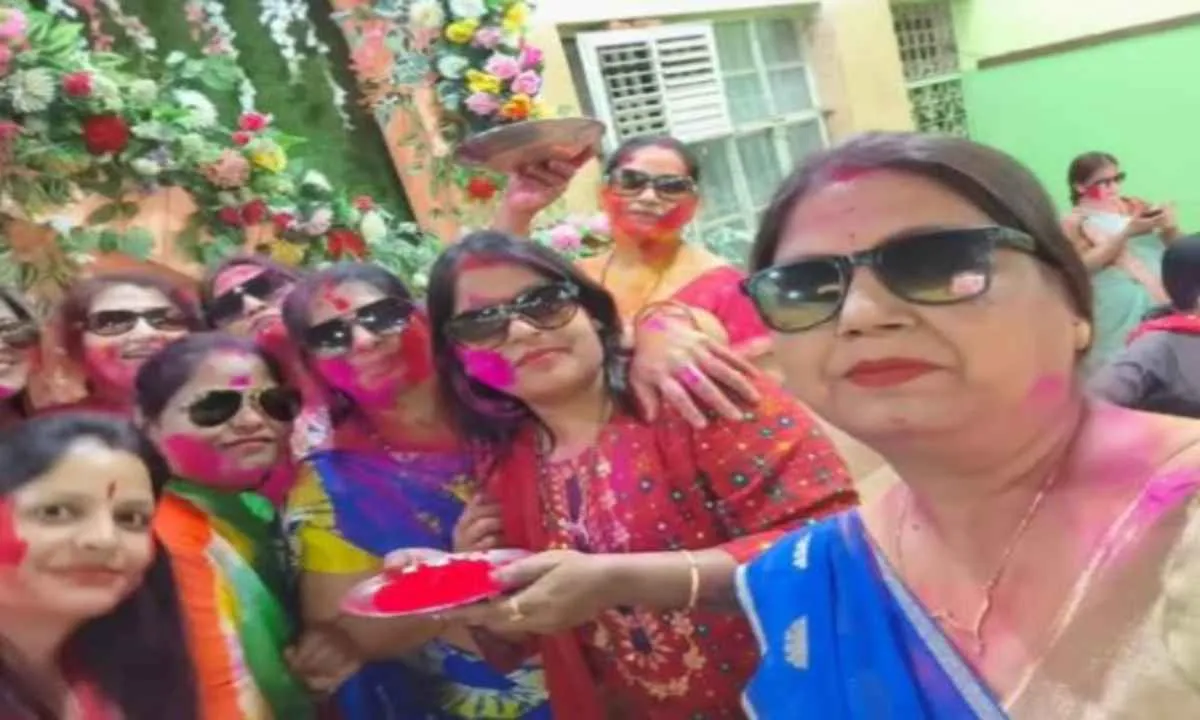 कोडरमा में मारवाड़ी महिला सम्मेलन की सतरंगी होली, महिलाओं ने जमकर किया उत्सव