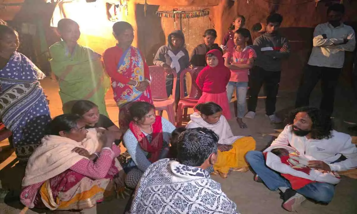 सोनाहातू के हरिहर महतो 6 दिनों से लापता, परिजनों से मिले देवेंद्र नाथ महतो