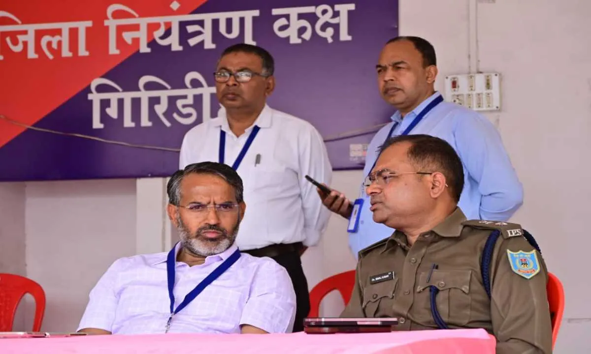 नगर पालिका चुनाव 2026: गिरिडीह में जिला नियंत्रण कक्ष से मतदान प्रक्रिया की कड़ी निगरानी