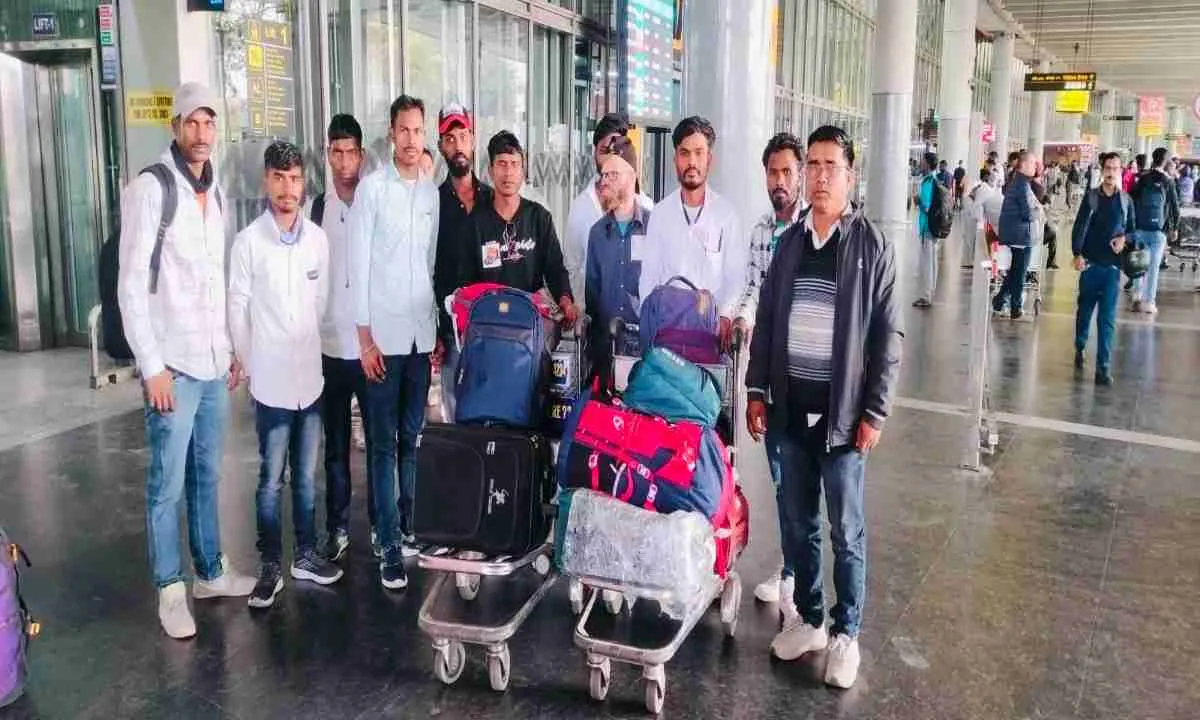 दुबई में फंसे झारखंड के 11 मजदूरों की वतन वापसी, घर लौटते ही छलकी खुशी