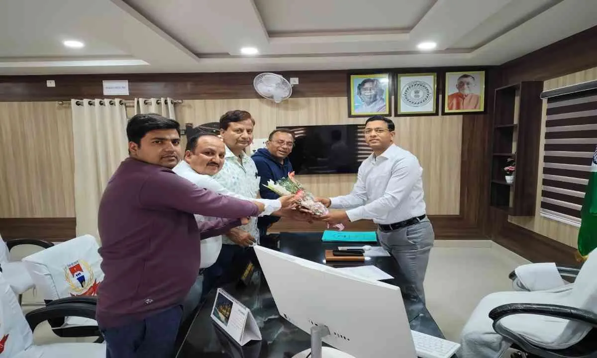 गढ़वा में आभूषण दुकान से टप्पेबाजी: पलामू चेंबर ऑफ कॉमर्स ने DIG से की मुलाकात, कार्रवाई की मांग