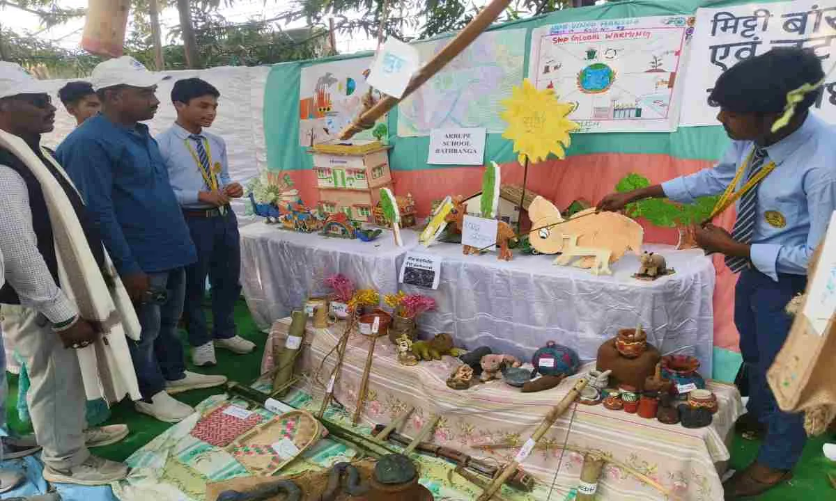 भोगनाडीह में आदिवासी सांस्कृतिक केंद्र का भव्य आयोजन, बच्चों ने दिया पर्यावरण संरक्षण का संदेश