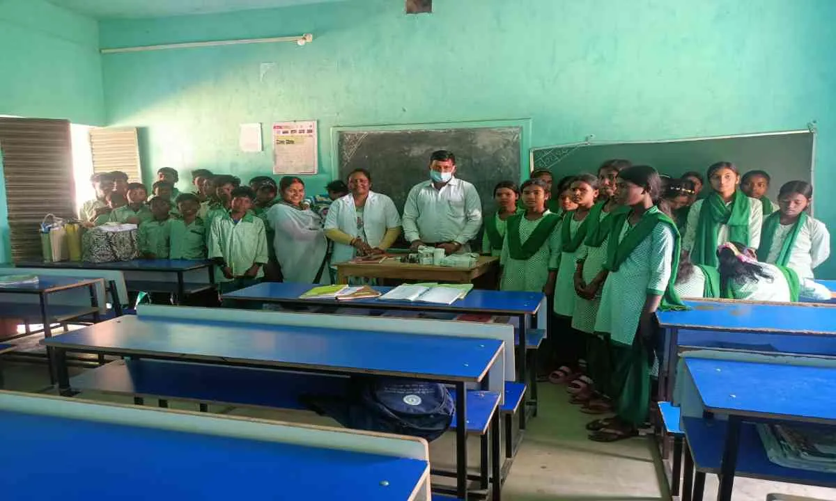 Pakur News : मध्य विद्यालय गणपुरा में 'एनीमिया मुक्त झारखंड सप्ताह' का आयोजन, 164 बच्चों की हुई जांच