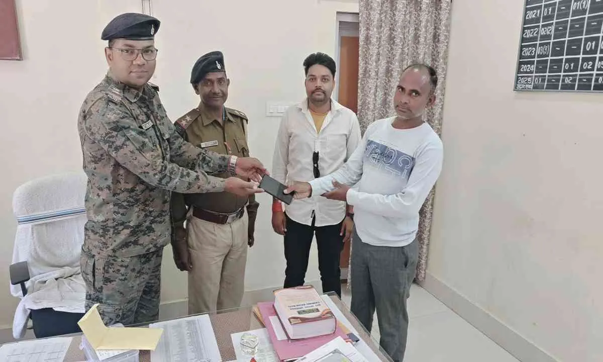 Palamu News : नवाजयपुर थाना क्षेत्र में लूट का खुलासा, मोबाइल फोन बरामद