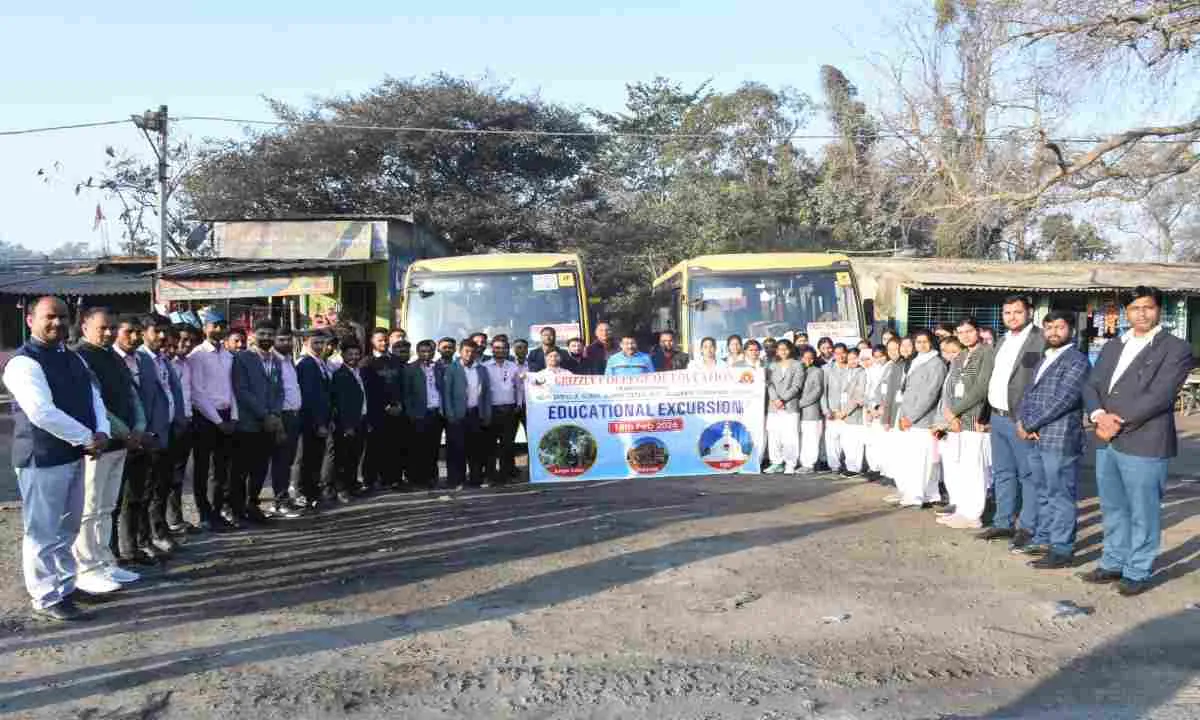 ग्रिजली कॉलेज ऑफ एजुकेशन के प्रशिक्षुओं ने किया नालंदा–राजगीर का शैक्षणिक भ्रमण