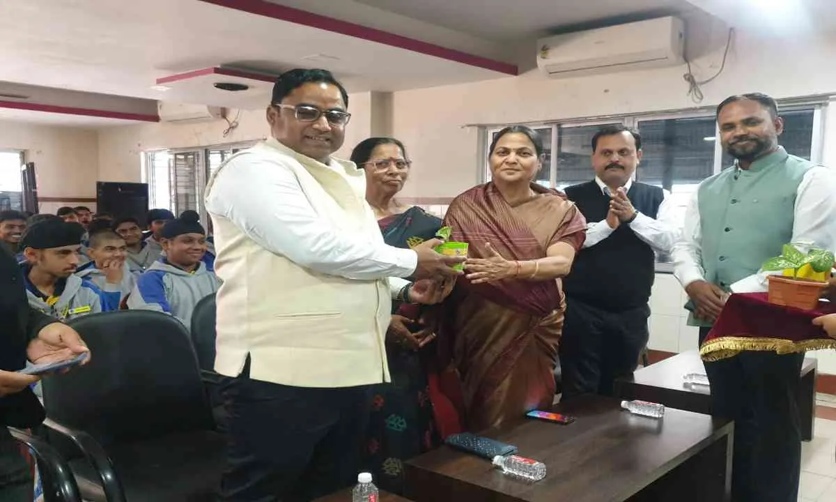 Koderma News : मॉडर्न पब्लिक स्कूल में विधिक जागरूकता कार्यक्रम का आयोजन