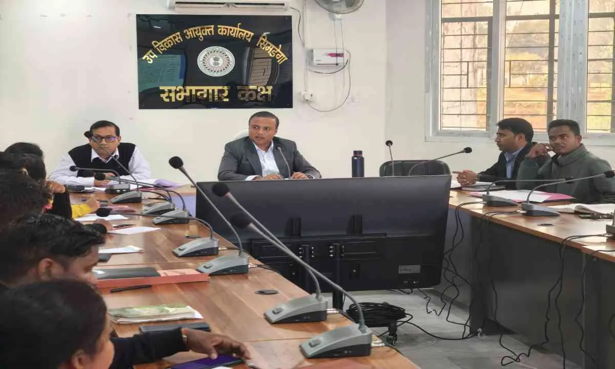 सिमडेगा में आकांक्षी जिला व आकांक्षी प्रखंड कार्यक्रम की समीक्षा बैठक आयोजित, सम्पूर्णता अभियान 2.0 पर जोर