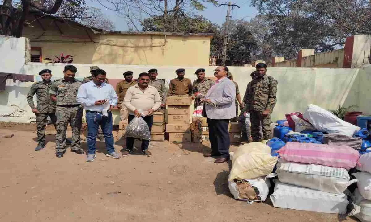 नकली विदेशी शराब फैक्ट्री का उद्भेदन, 1800 बोतल शराब व 900 लीटर स्पिरिट जब्त