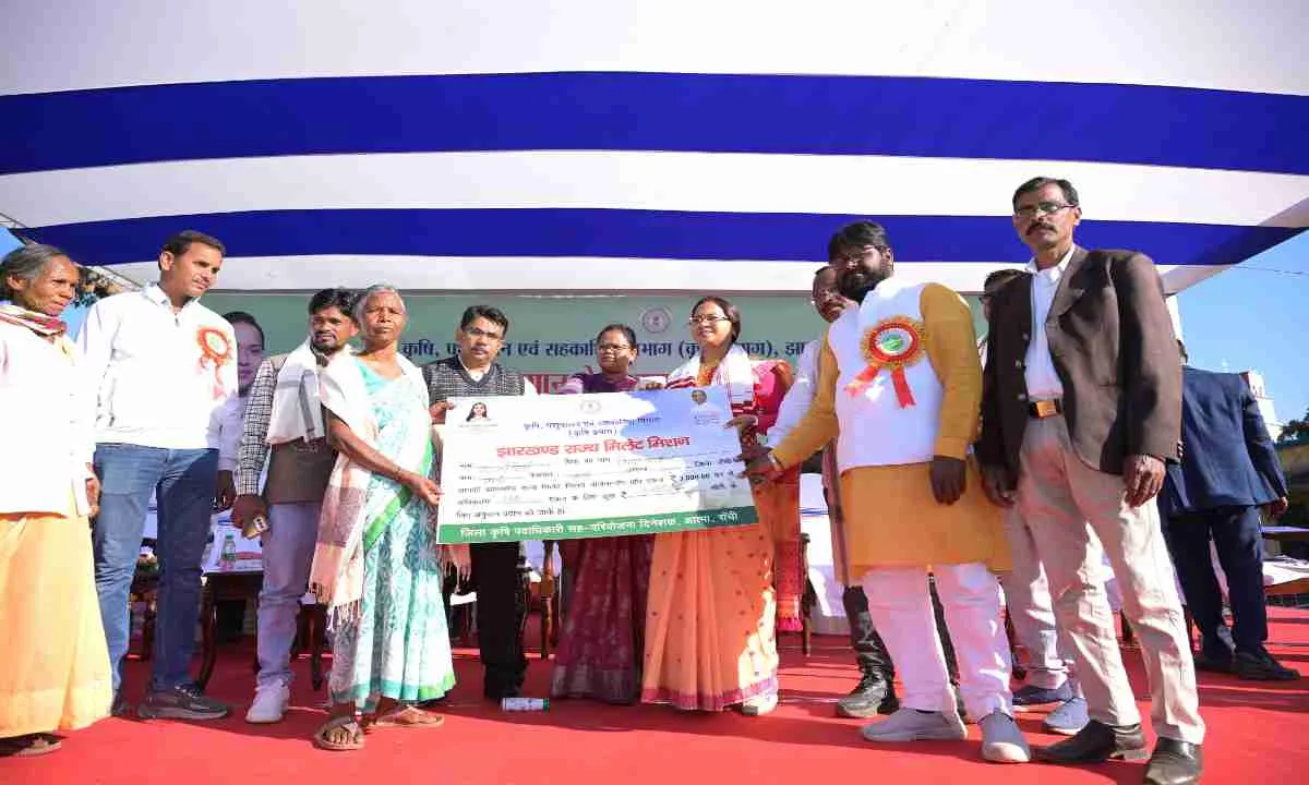 कृषि मंत्री शिल्पी नेहा तिर्की ने किया जिला स्तरीय कृषि मेला का उद्घाटन
