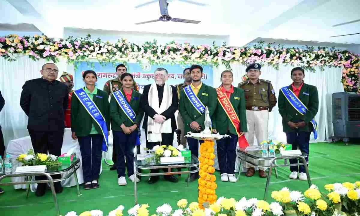 Bokaro news: राज्यपाल संतोष गंगवार का छात्रों से संवाद, उत्कृष्टता का दिया मंत्र