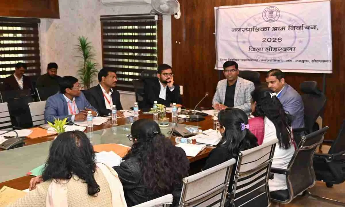 लोहरदगा नगरपालिका चुनाव 2026 को लेकर उपायुक्त की अध्यक्षता में कोषांगों की बैठक