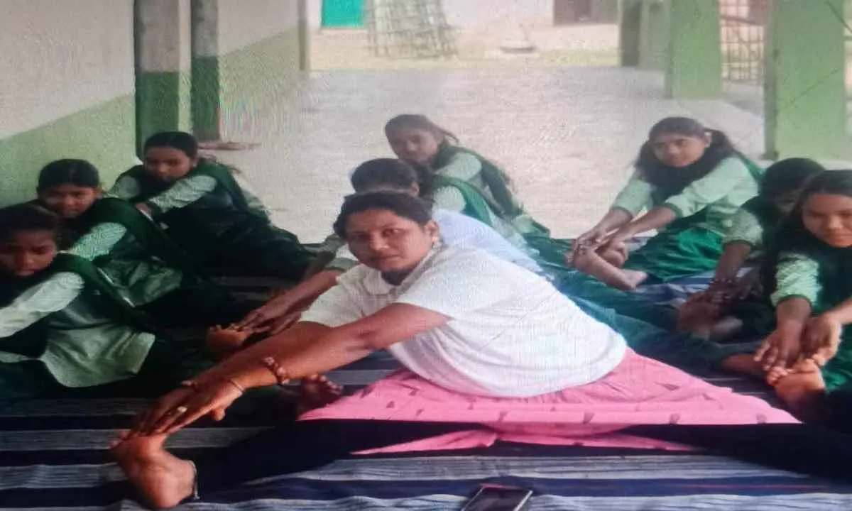 Pakur News: आयुष विभाग का योग प्रशिक्षण कार्यक्रम, 20 स्थानों पर कराया गया अभ्यास