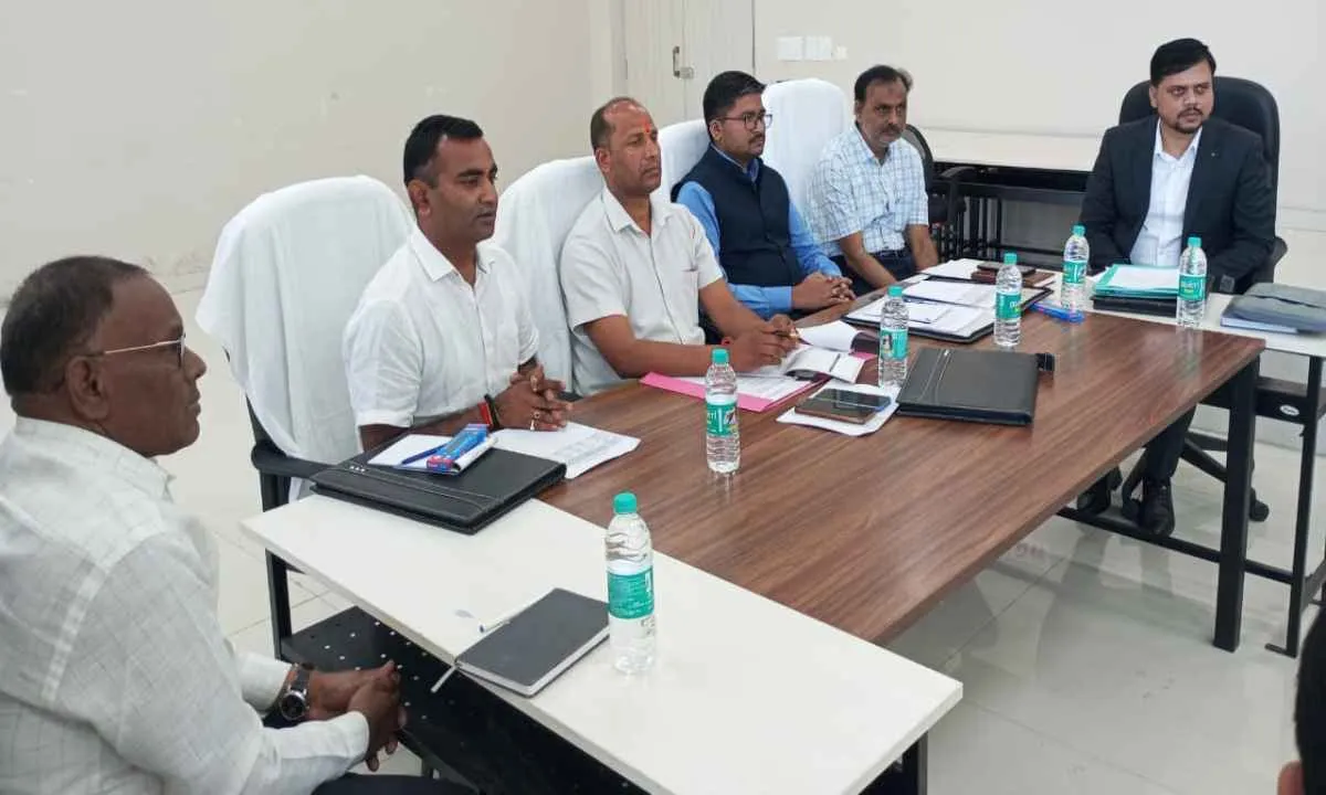 Hazaribagh News: निर्माण, संरक्षण और जन सुविधा पर विशेष फोकस साढ़े चार घंटे चली अहम बैठक