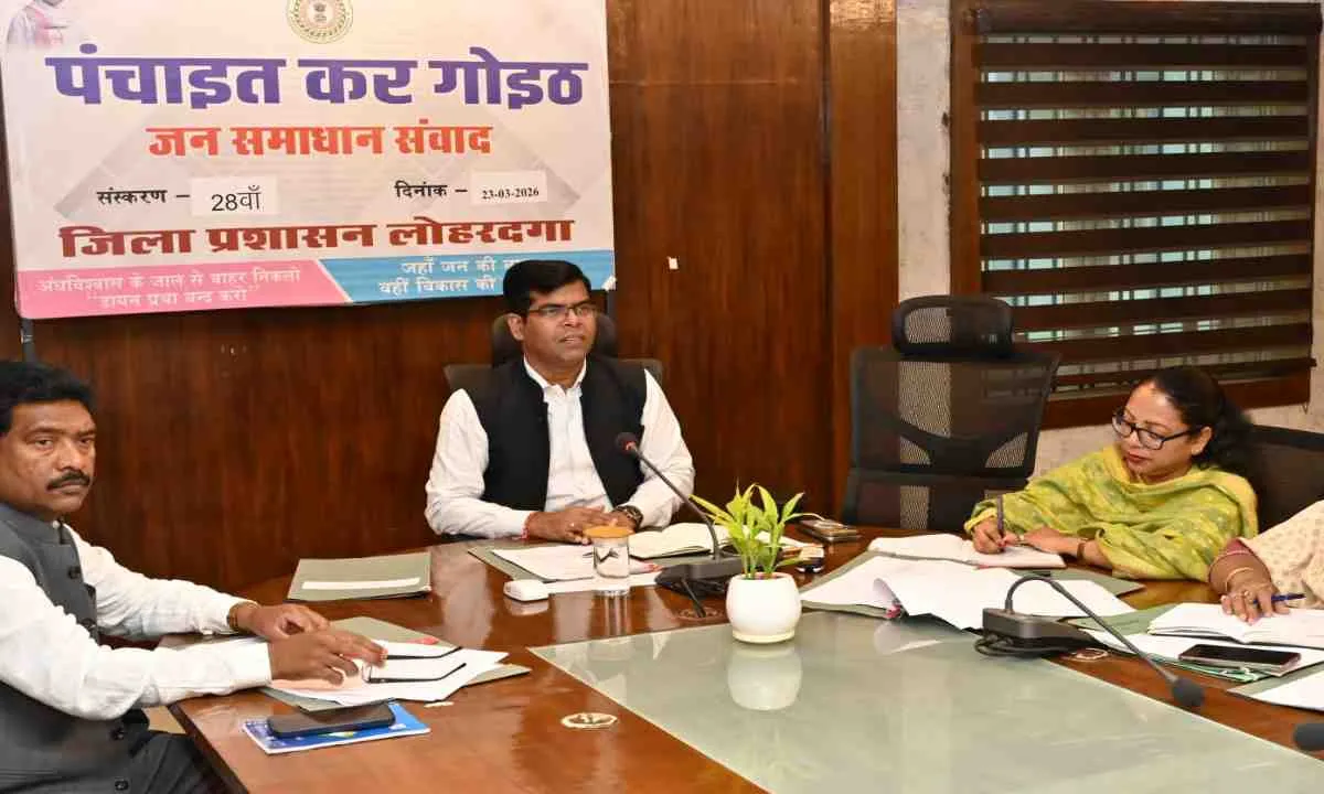 Lohardaga News : फसल नुकसान, फाइलेरिया दवा और त्योहारों पर उपायुक्त का विशेष निर्देश