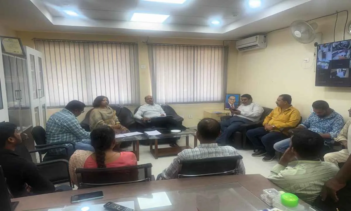 Ranchi News : कुलपति डॉ राजीव मनोहर ने विश्वविद्यालय के लेखा व परीक्षा विभाग के साथ की अहम बैठक