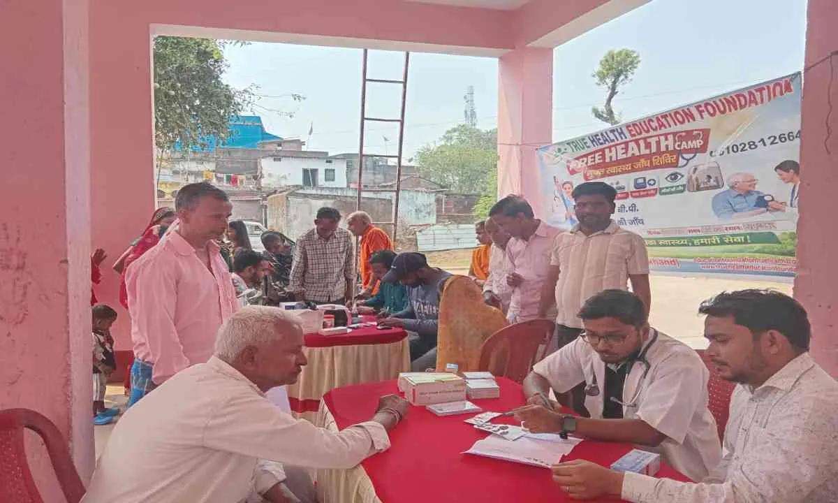 Bokaro News: निःशुल्क स्वास्थ्य जांच शिविर का आयोजन, मरीजों के बीच दवाइयों का भी वितरण