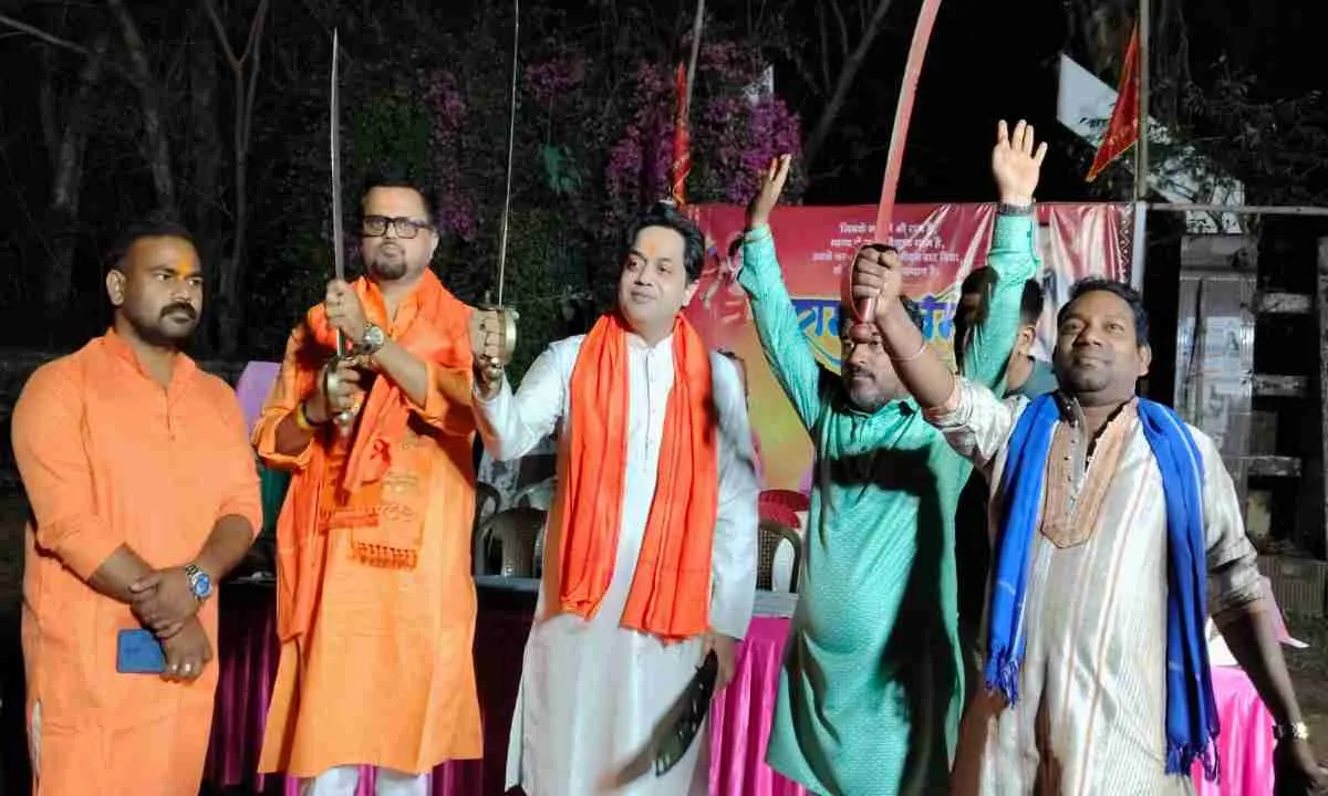 Bokaro News: रामनवमी पर लस्सी-शर्बत वितरण, उमड़ी हजारों की भीड़