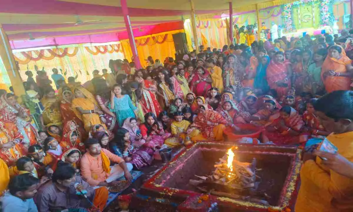 Dumka News: हवन पूर्णाहुति के साथ ही सप्त दिवसीय श्रीमदभागवत कथा का हुआ समापन 