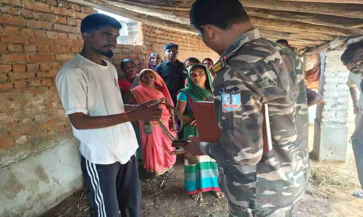 Koderma News : बरामदे से खूँटा खोलकर दो बैल चोरी, पीड़ित ने थाना में दिया आवेदन