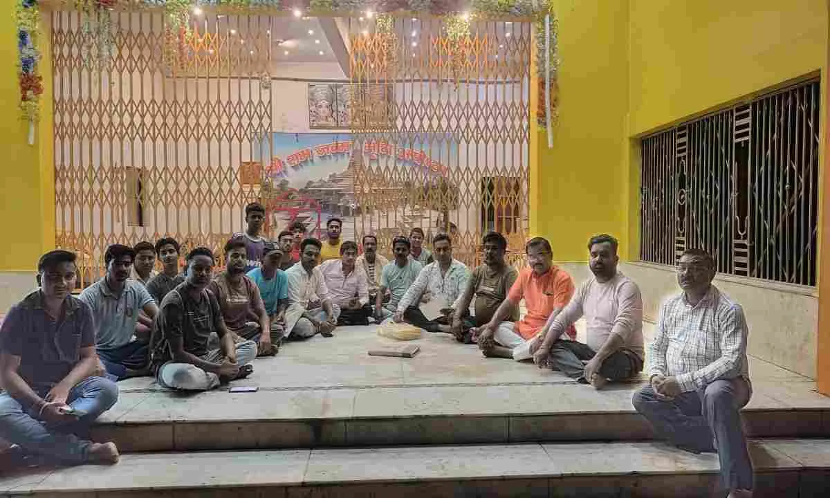 Pakur News: रामनवमी का उत्साह, रेलवे कॉलोनी में भव्य शोभायात्रा की रूपरेखा तैयार