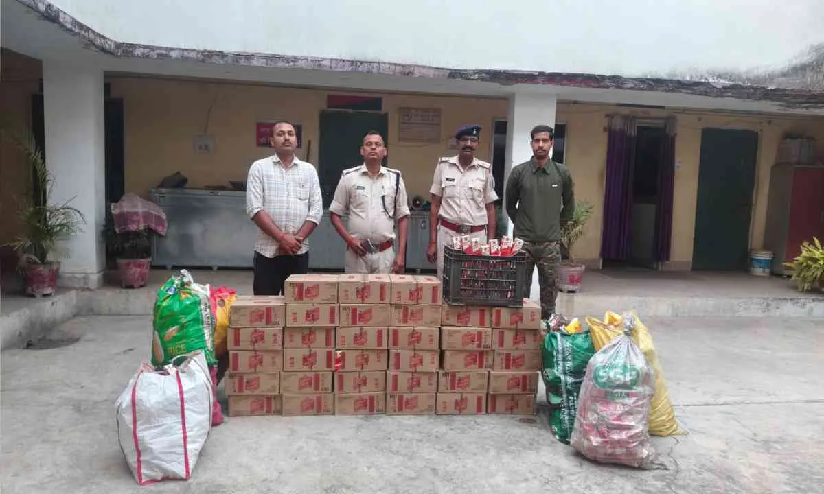 Hazaribagh News: अनुमंडल कार्यालय के पास अवैध अंग्रेजी शराब बरामद