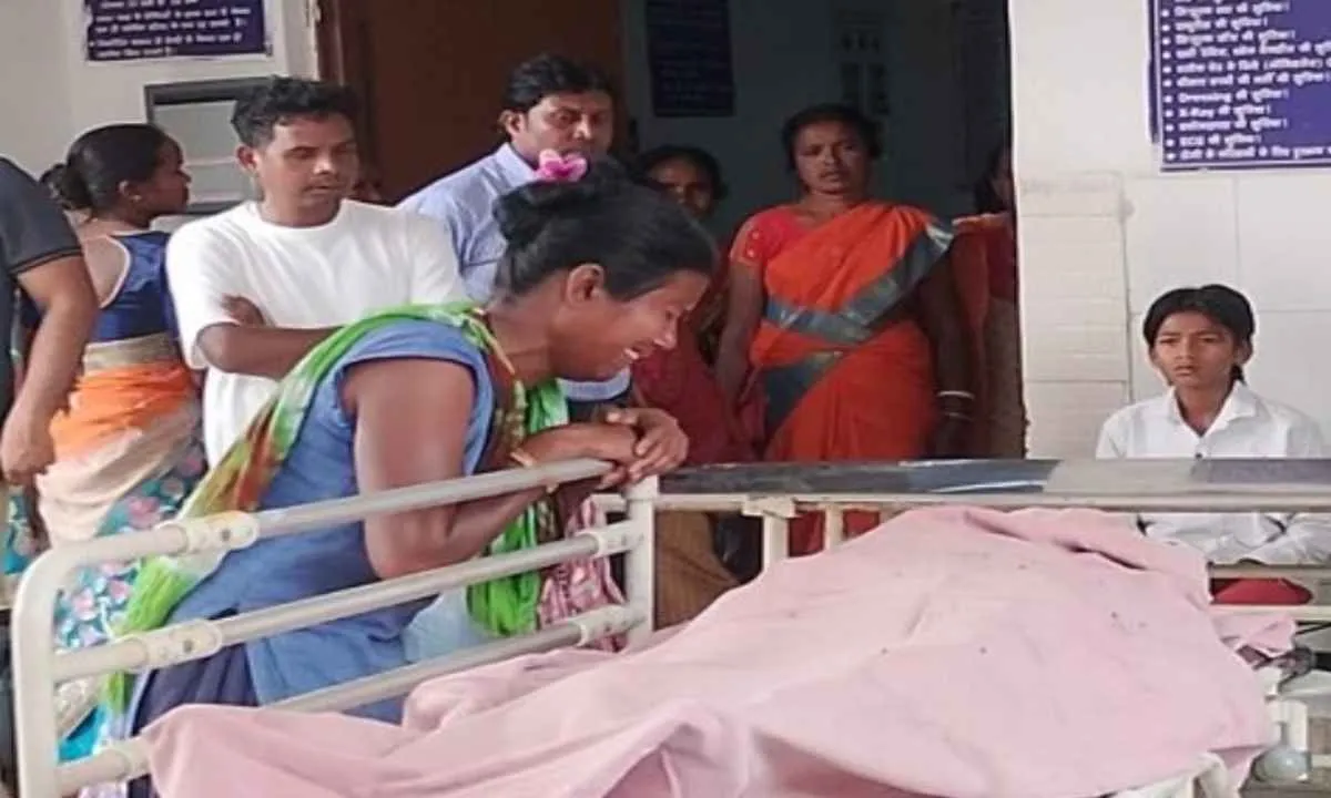 Jamshedpur News : काम के दौरान दूसरी मंजिल से गिरकर ठेका मजदूर की मौत