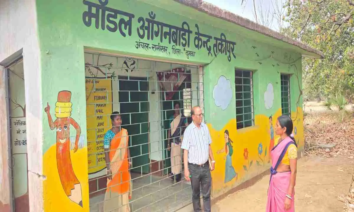 Dumka News: बीडीओ सह सीडीपीओ ने किया पाँच आँगनबाड़ी केन्द्र का औचक निरीक्षण