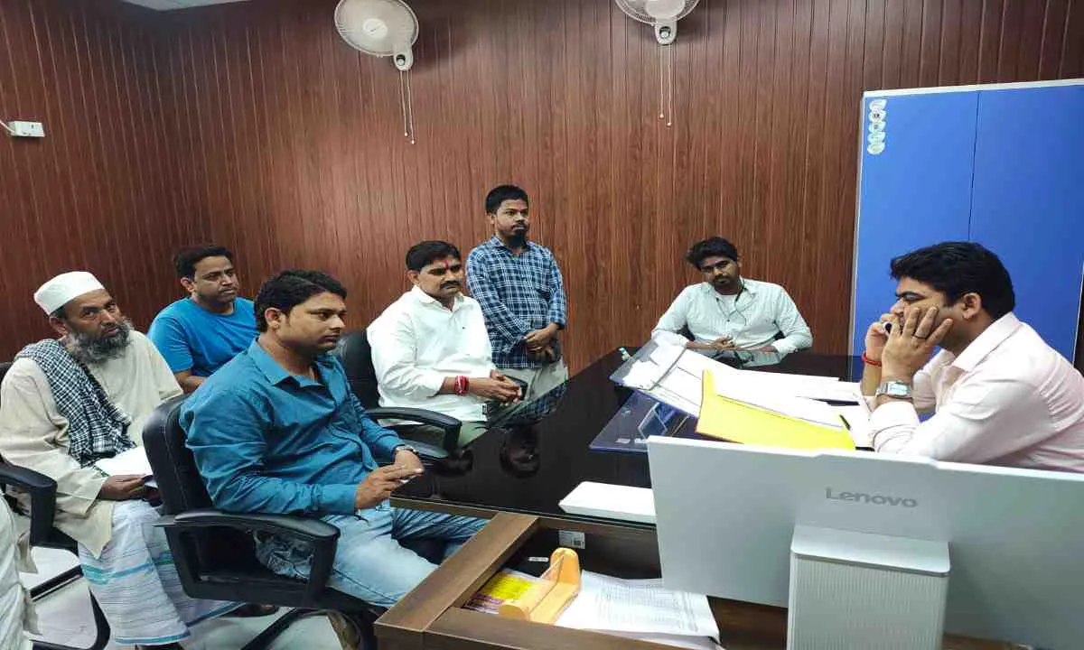 Sahebganj News: नाला जाम के कारण बढ़ा मच्छरों का प्रकोप, सरकार ने कार्यपालक अभियंता को सौंपा ज्ञापन