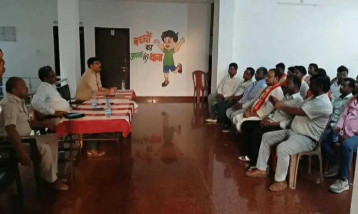 Sahebganj News: शांति समिति की बैठक आयोजित, जुलूस मार्ग और साफ-सफाई पर विस्तृत चर्चा