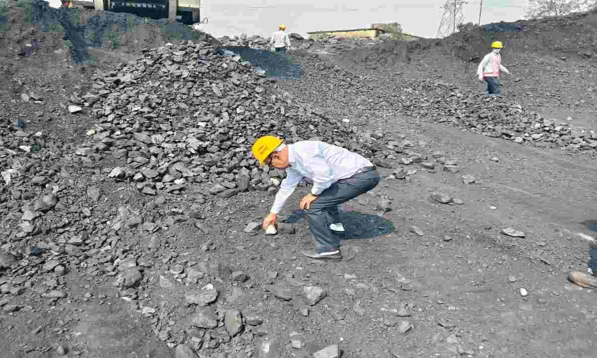Dhanbad News: सीएमडी मनोज कुमार अग्रवाल ने ब्लॉक टू क्षेत्र की खदानों का किया निरीक्षण