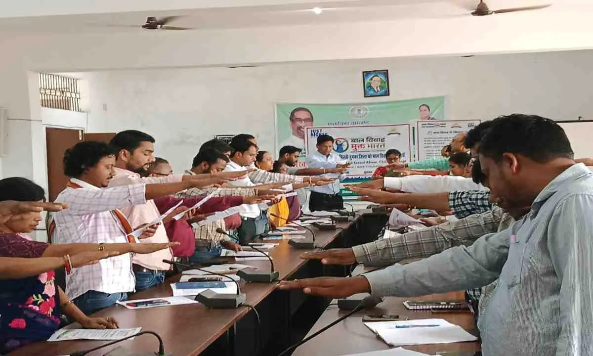 Dumka News: बाल विवाह उन्मूलन को लेकर प्रखंड स्तरीय बैठक आयोजित