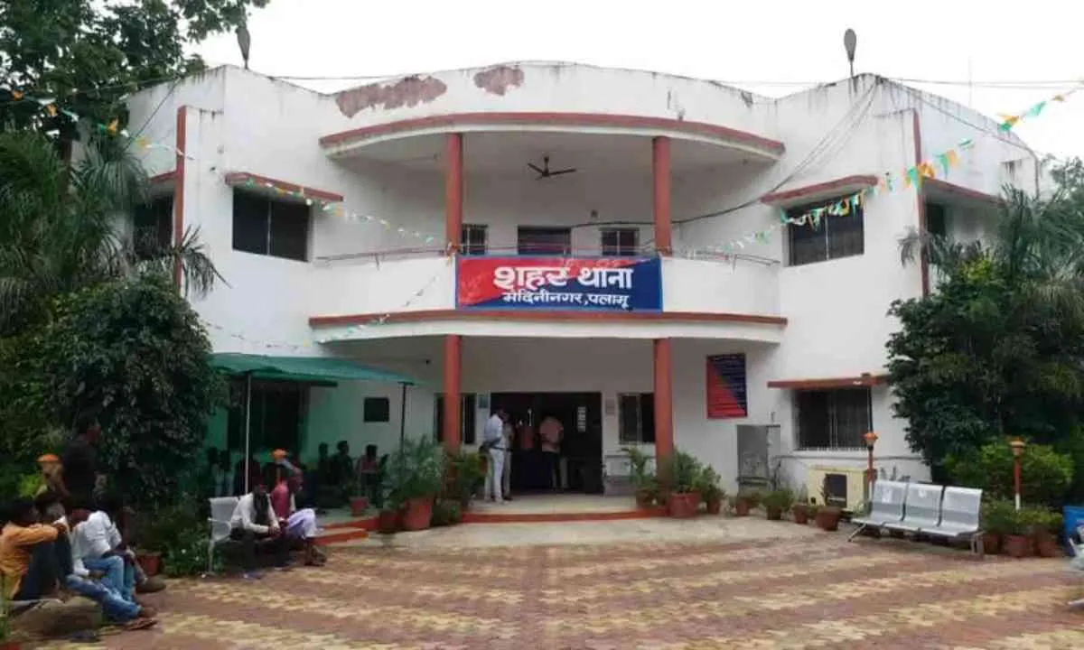 Palamu News: नग्न अवस्था में मिला युवक का शव, इकलौते बेटे की मौत से परिवार में कोहराम