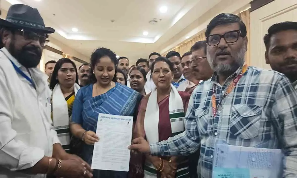 Koderma News: 31 मार्च से पूर्व पेंशन और स्वास्थ्य बीमा योजना सरकार करे लागू: जेजेए 