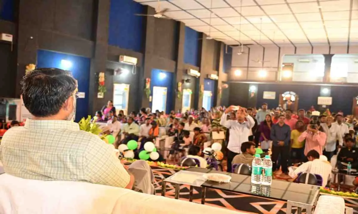 Giridih News: IOCL की CSR पहल से गिरिडीह में दिव्यांगजनों को मिली बड़ी राहत