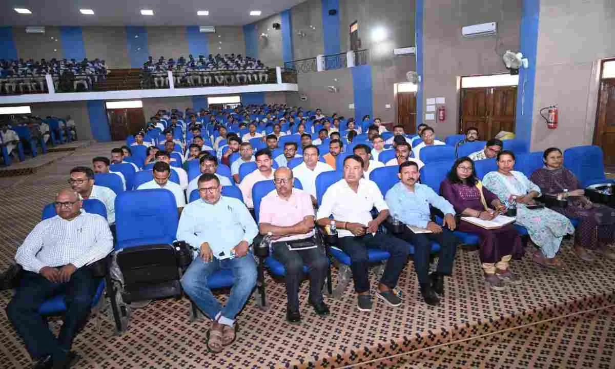 Pakur News: रामनवमी पर प्रशासन अलर्ट, शांतिपूर्ण आयोजन को लेकर सख्त तैयारी 