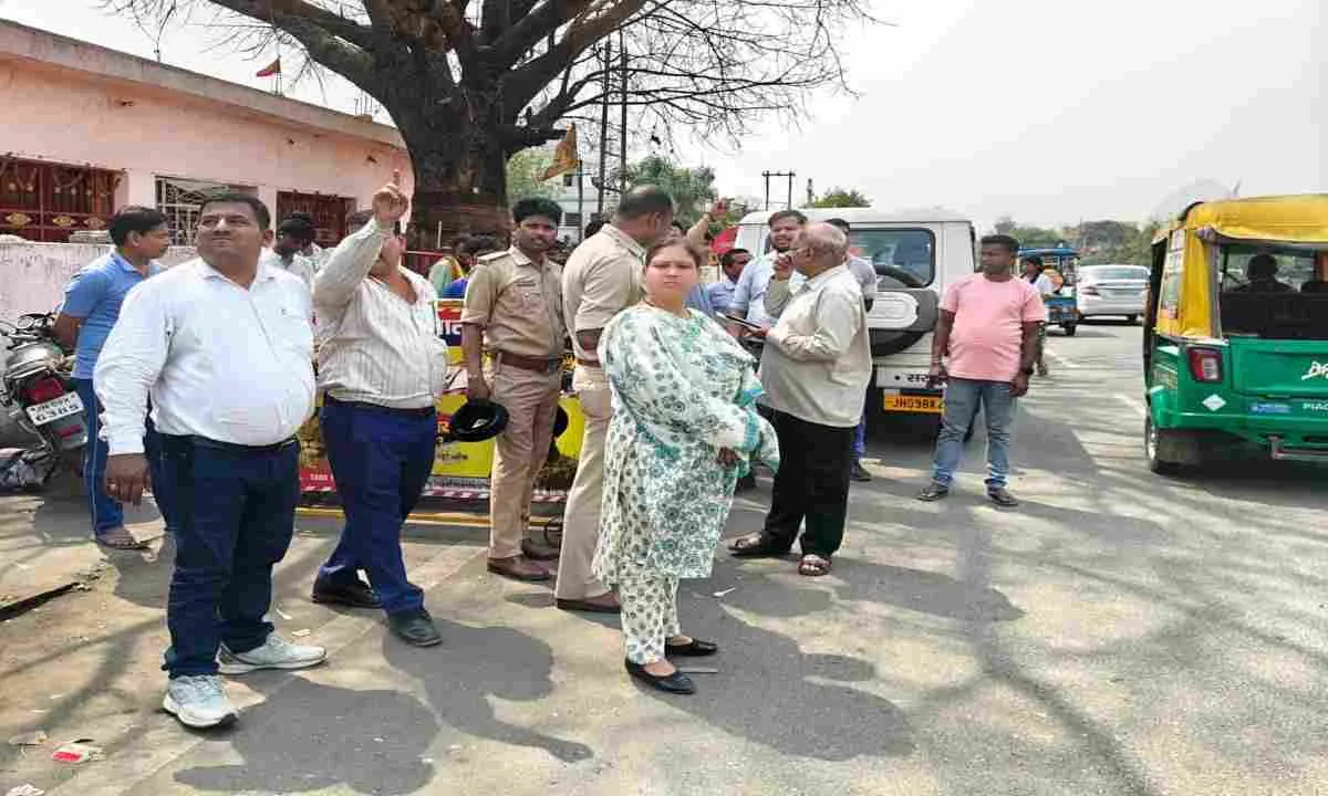 Bokaro News: उकड़ीद बारी कापरेटिव मोड़ का एनएचआइ की टीम ने किया निरीक्षण