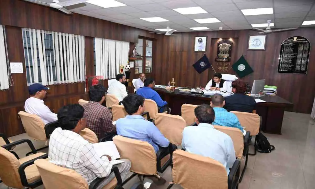 Pakur News: विद्युत आपूर्ति व राजस्व संग्रह की समीक्षा बैठक