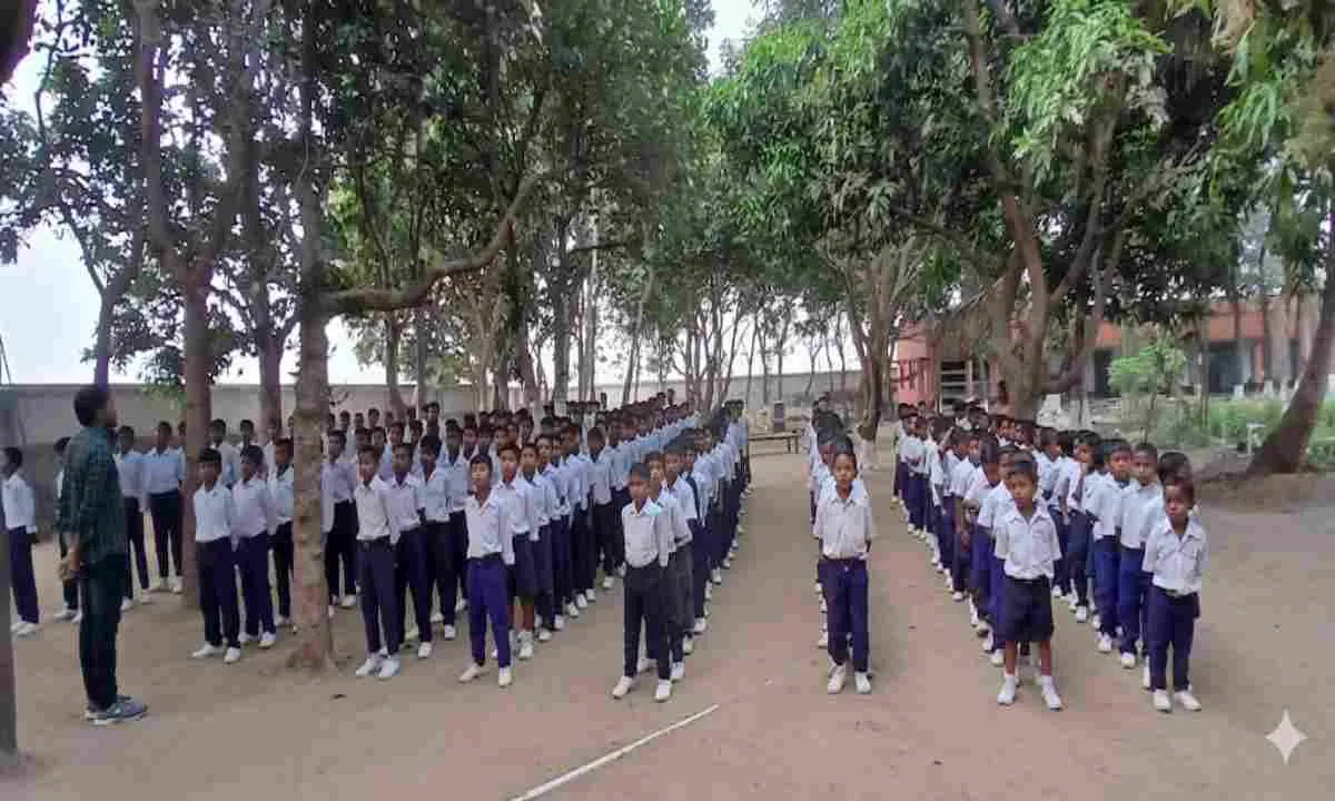 Dumka News : छात्र जीवन को बताया भविष्य की नींव, स्वामी हरिपदानंद ने दिया मार्गदर्शन