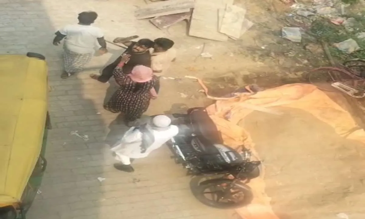 Jamshedpur News: छत की दीवार को लेकर विवाद, घर में घुसकर मारपीट, तीन घायल