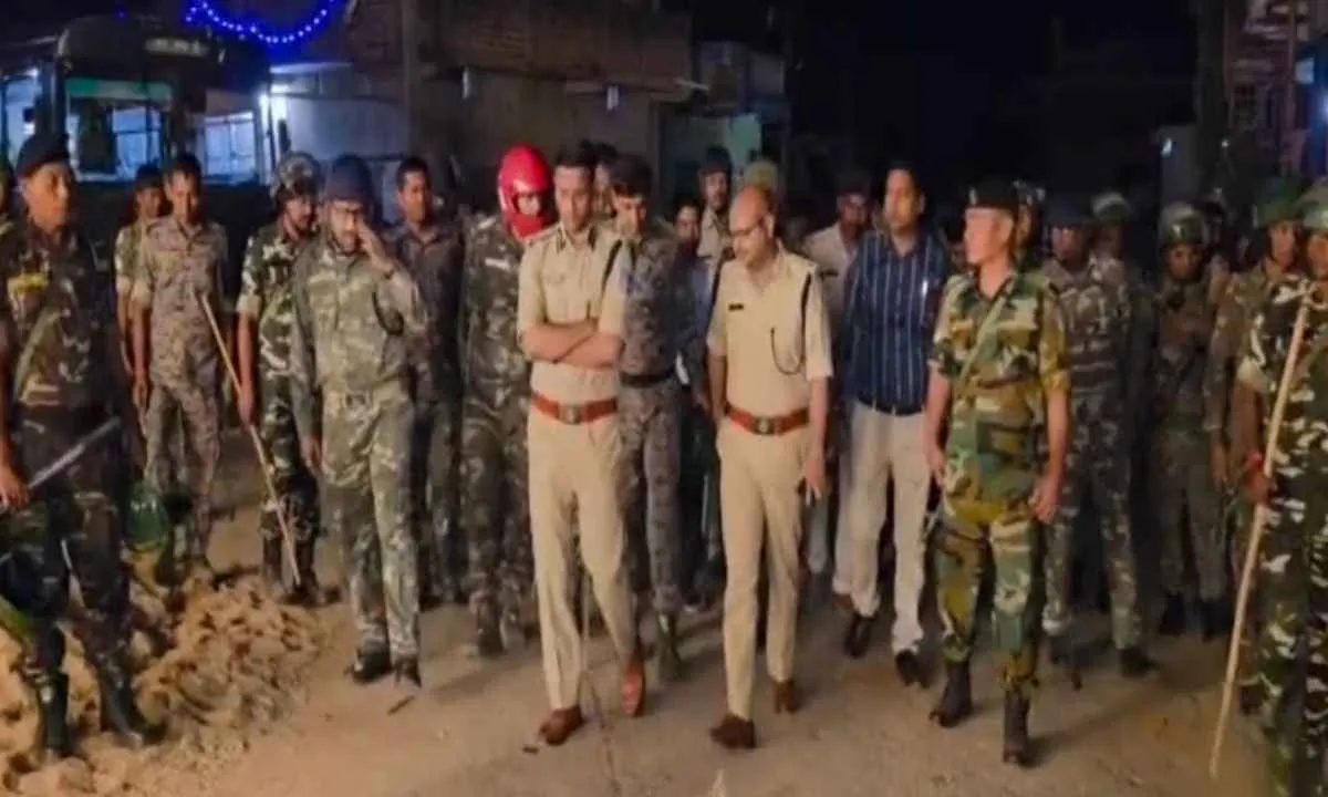 गढ़वा में महाष्टमी जुलूस पर पथराव, 19 गिरफ्तार, थाना प्रभारी लाइन हाजिर