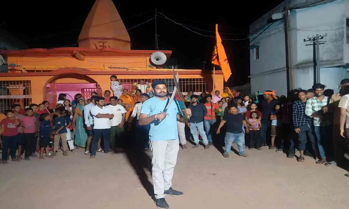 सरिया में निकला भव्य मंगला जुलूस, जय श्रीराम के नारों से गूंजा बाजार